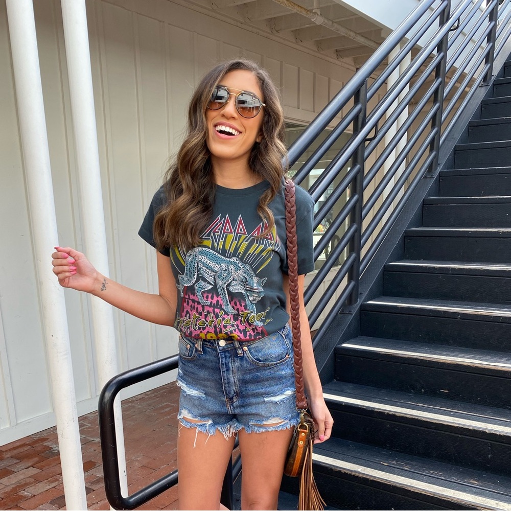 Def Leopard Graphic Band T-Shirt